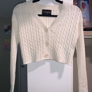 Cropped white sweater like material top. Super cute and breathable